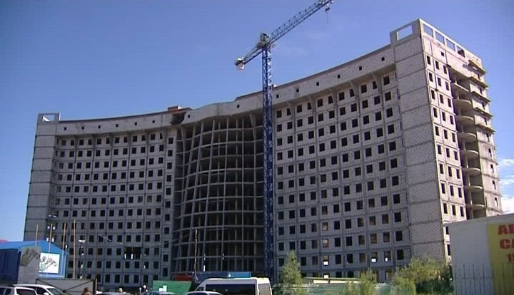 В Нижневартовске снова попытаются достроить больницу за 7 млрд руб.