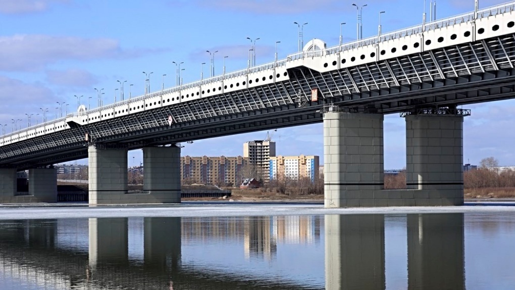 За безопасностью метромоста в Омске будут следить дорогие роботы