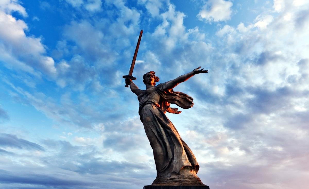 Монумент Родина мать в Волгограде
