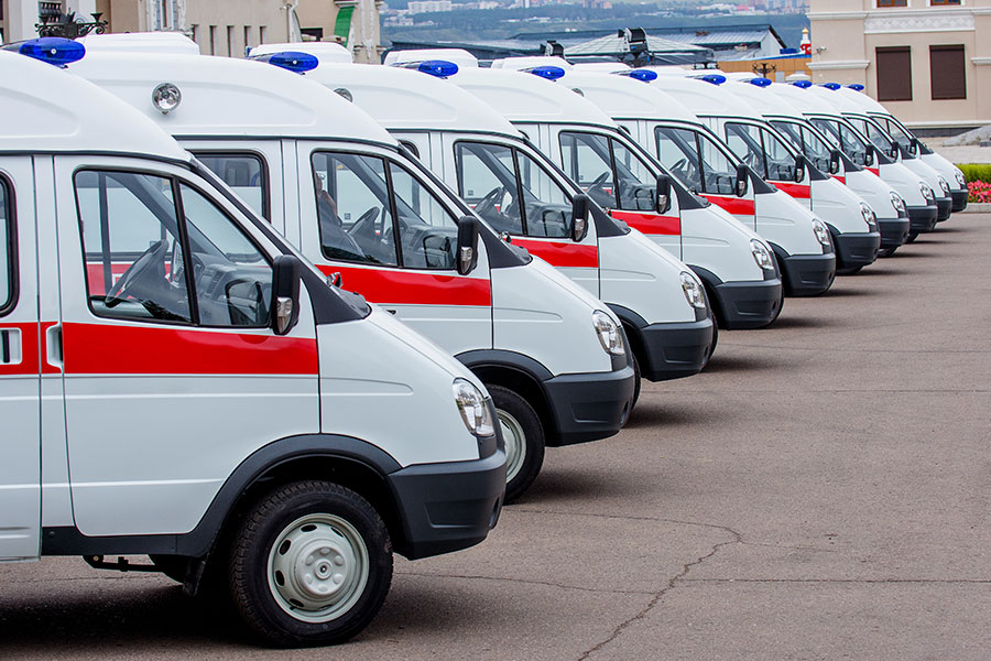 На обновление парка школьных автобусов и машин “скорой” в регионах выделено 10 млрд руб.