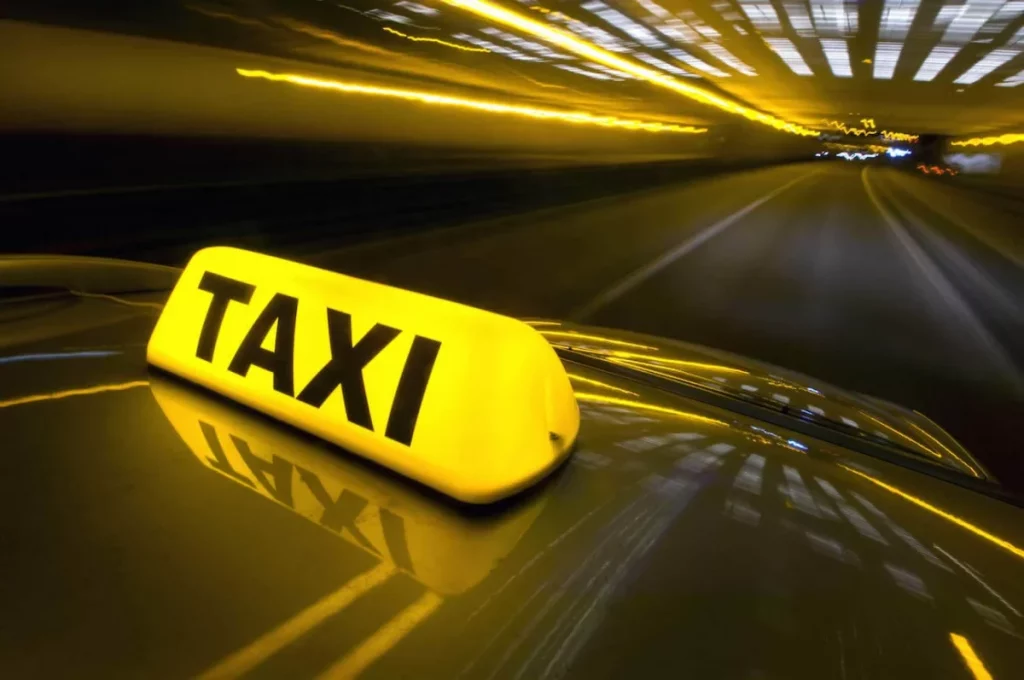 В Совфеде предложили повысить спрос на отечественные автомобили для такси по аналогии с госзаказом